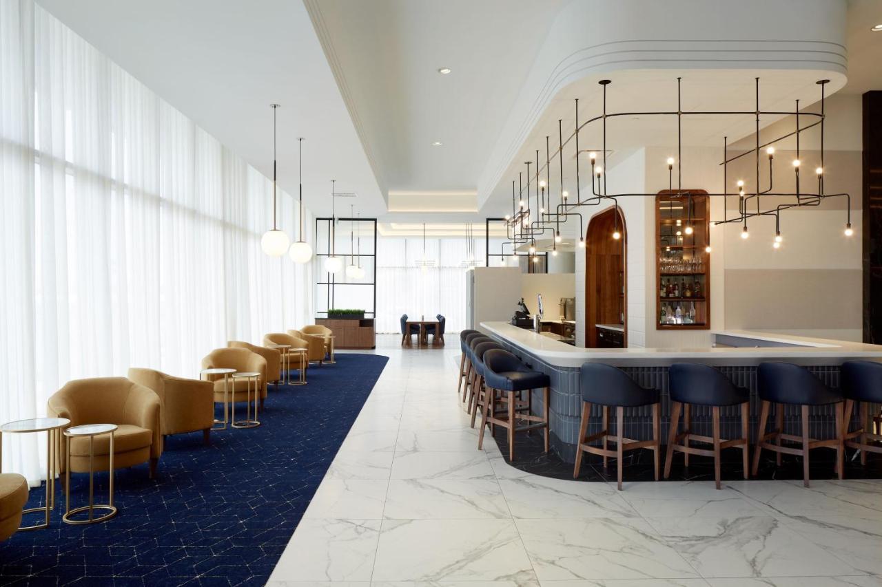 Отель Courtyard Montreal Midtown Экстерьер фото
