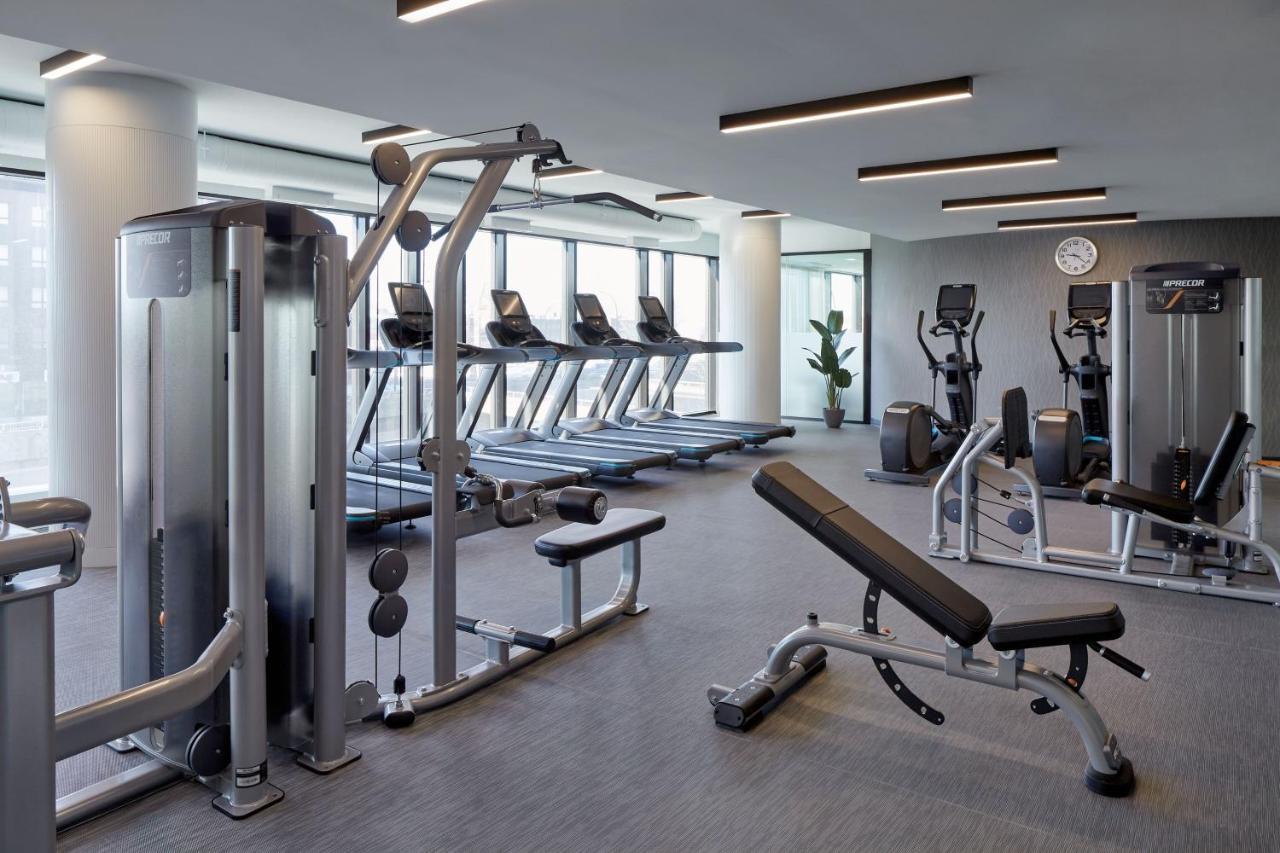 Отель Courtyard Montreal Midtown Экстерьер фото